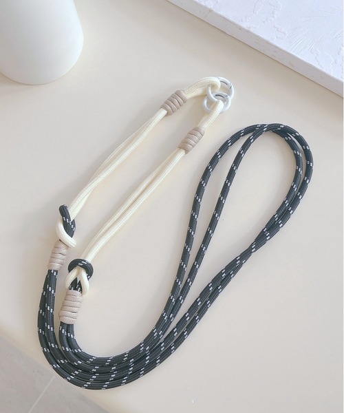 lit.Cy（リットシー）の「カラフルロープ コンビ スマホショルダー ストラップ（スマホグッズ・レディース・ブラック/イエロー系その他/ライトブルー/パープル/ネイビー・FREE）」の8枚目の写真