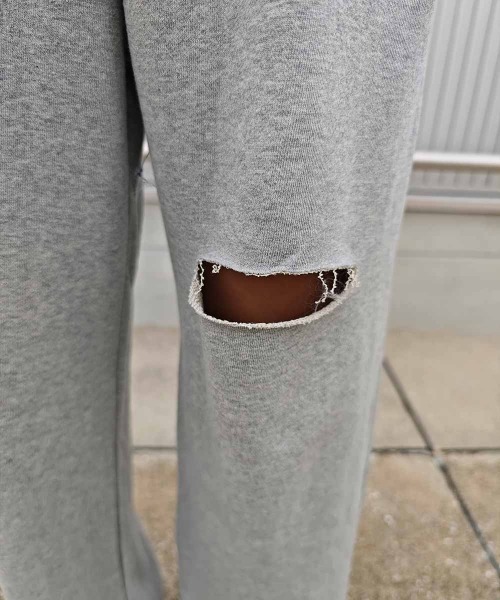 esutoreja(エストレジャ)の「ダメージスウェットパンツ(スウェットパンツ・レディース・ベージュ/ブラック/グレー・FREE)」の16枚目の写真