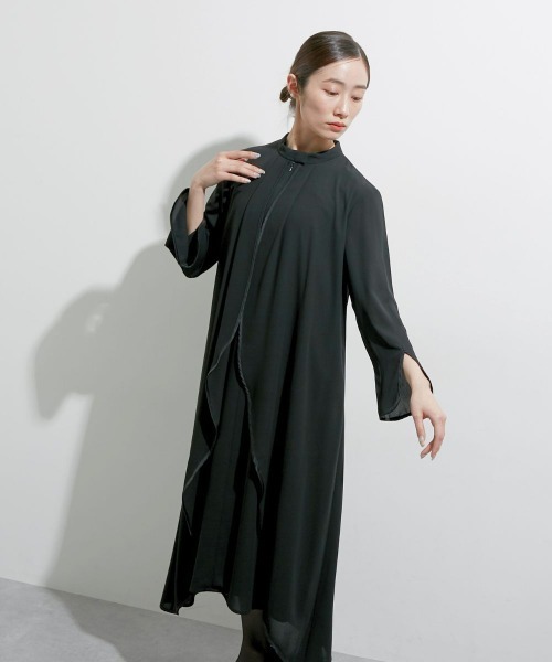 Callarus Black Formal(カラルスブラックフォーマル)の「|日本製生地|喪服・礼服|洗える|防しわ(イージーケア)|レディース| フロントファスナー|袖スリット|デザインワンピース|おしゃれ きれいめ |(スーツセット・レディース・ブラック・M/L/LL/3L)」の4枚目の写真