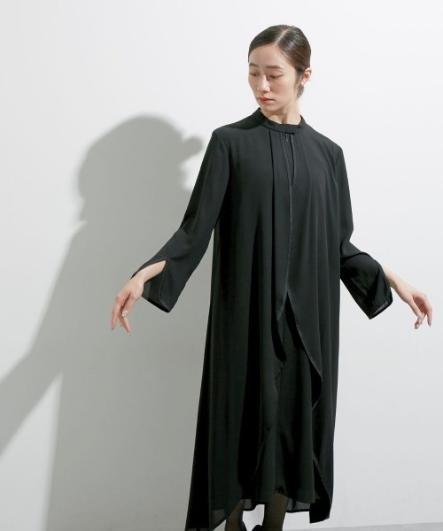 Callarus Black Formal(カラルスブラックフォーマル)の「|日本製生地|喪服・礼服|洗える|防しわ(イージーケア)|レディース| フロントファスナー|袖スリット|デザインワンピース|おしゃれ きれいめ |(スーツセット・レディース・ブラック・M/L/LL/3L)」の2枚目の写真