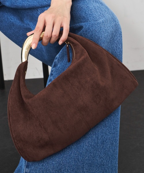 LE VERNIS（ル・ベルニ）の「≪YUKIKO KOJIMAさん　リールご紹介アイテム≫LE VERNIS(ル・ベルニ)Sculpture triangle bag S（ハンドバッグ・レディース・ベージュ/ライトグレー/ブラウン/ブラック/ホワイト/レオパード・FREE）」の4枚目の写真