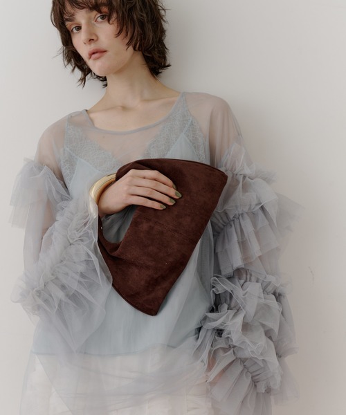 LE VERNIS（ル・ベルニ）の「≪YUKIKO KOJIMAさん　リールご紹介アイテム≫LE VERNIS(ル・ベルニ)Sculpture triangle bag S（ハンドバッグ・レディース・ベージュ/ライトグレー/ブラウン/ブラック/ホワイト/レオパード・FREE）」の17枚目の写真