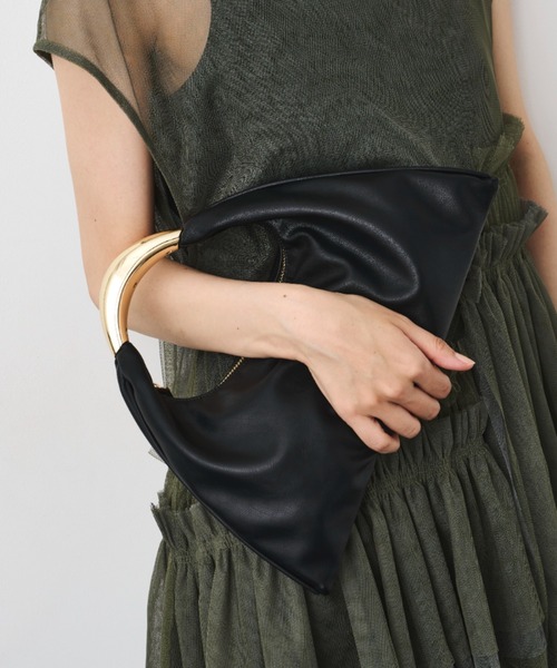 LE VERNIS（ル・ベルニ）の「≪YUKIKO KOJIMAさん　リールご紹介アイテム≫LE VERNIS(ル・ベルニ)Sculpture triangle bag S（ハンドバッグ・レディース・ベージュ/ライトグレー/ブラウン/ブラック/ホワイト/レオパード・FREE）」の13枚目の写真