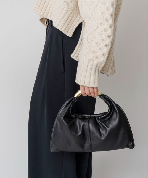 LE VERNIS（ル・ベルニ）の「≪YUKIKO KOJIMAさん　リールご紹介アイテム≫LE VERNIS(ル・ベルニ)Sculpture triangle bag S（ハンドバッグ・レディース・ベージュ/ライトグレー/ブラウン/ブラック/ホワイト/レオパード・FREE）」の10枚目の写真