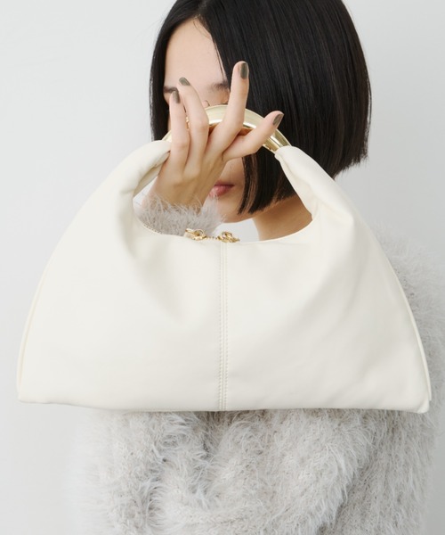 LE VERNIS（ル・ベルニ）の「≪YUKIKO KOJIMAさん　リールご紹介アイテム≫LE VERNIS(ル・ベルニ)Sculpture triangle bag S（ハンドバッグ・レディース・ベージュ/ライトグレー/ブラウン/ブラック/ホワイト/レオパード・FREE）」の14枚目の写真
