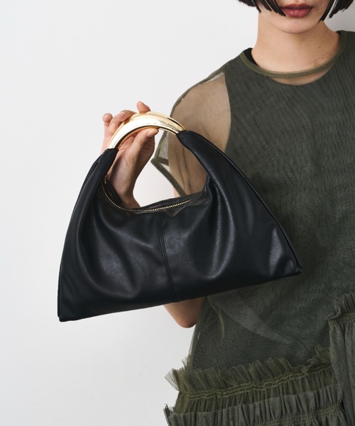 LE VERNIS（ル・ベルニ）の「≪YUKIKO KOJIMAさん　リールご紹介アイテム≫LE VERNIS(ル・ベルニ)Sculpture triangle bag S（ハンドバッグ・レディース・ベージュ/ライトグレー/ブラウン/ブラック/ホワイト/レオパード・FREE）」の8枚目の写真