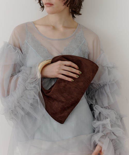 LE VERNIS（ル・ベルニ）の「≪YUKIKO KOJIMAさん　リールご紹介アイテム≫LE VERNIS(ル・ベルニ)Sculpture triangle bag S（ハンドバッグ・レディース・ベージュ/ライトグレー/ブラウン/ブラック/ホワイト/レオパード・FREE）」の18枚目の写真