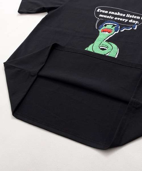 Revo.（レボ）の「アニマル 手書きイラスト サガラ刺繍 オーバーサイズTシャツ ヘビ 猫 虎 ロゴ プリント（Tシャツ/カットソー・メンズ・ホワイト系その他2/ブラック系その他/ブラック/ブラック系その他2/ホワイト/ホワイト系その他・M/L）」の13枚目の写真