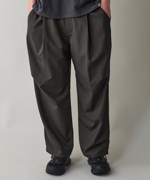 rehacer（レアセル）の「rehacer : Ridge Tuck Pants / リッジ タック パンツ（スラックス・メンズ・ブラウン/ブラック・SMALL/MEDIUM/LARGE）」の2枚目の写真