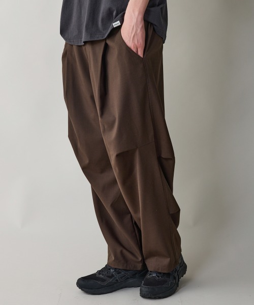 rehacer（レアセル）の「rehacer : Ridge Tuck Pants / リッジ タック パンツ（スラックス・メンズ・ブラウン/ブラック・SMALL/MEDIUM/LARGE）」の18枚目の写真