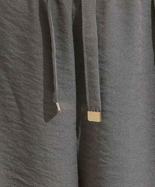 DRESKIP（ドレスキップ）の「◆【S-LL/ひんやり】さらっとタッチできれい見え ピンタックスカーチョ（その他パンツ・レディース・チャコールグレー/ブルー/ブラック/ベージュ・01/02/03/04）」の8枚目の写真