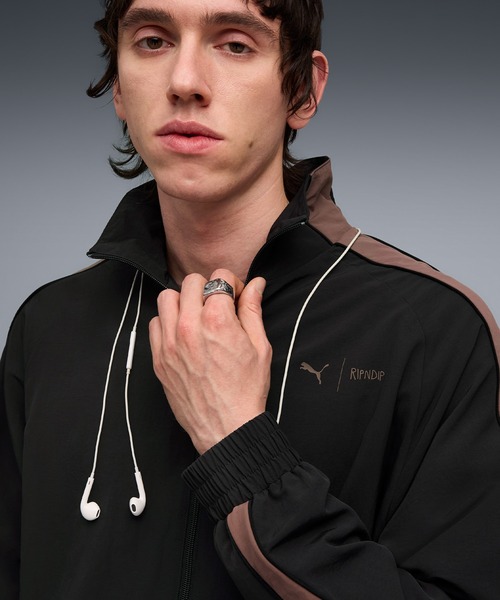 PUMA（プーマ）の「PUMA/プーマ RIPNDIPコラボ T7 OVERSIZED TR トラックジャケット セットアップ対応 632418（ジャージ・メンズ・ブラウン/ブラック・M/L/XL）」の4枚目の写真