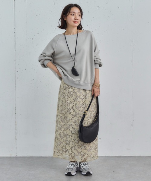 Doux archives（ドゥアルシーヴ）の「ピグメント裏毛プルオーバー（スウェット・レディース・チャコールグレー/グレイッシュベージュ/ブラウン・38）」の4枚目の写真