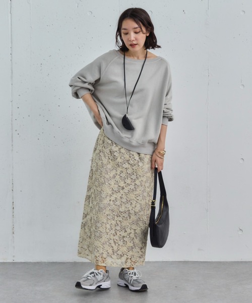 Doux archives（ドゥアルシーヴ）の「ピグメント裏毛プルオーバー（スウェット・レディース・チャコールグレー/グレイッシュベージュ/ブラウン・38）」の5枚目の写真