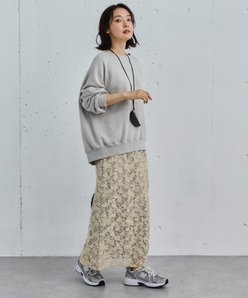 Doux archives（ドゥアルシーヴ）の「ピグメント裏毛プルオーバー（スウェット・レディース・チャコールグレー/グレイッシュベージュ/ブラウン・38）」の8枚目の写真