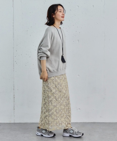 Doux archives（ドゥアルシーヴ）の「ピグメント裏毛プルオーバー（スウェット・レディース・チャコールグレー/グレイッシュベージュ/ブラウン・38）」の9枚目の写真