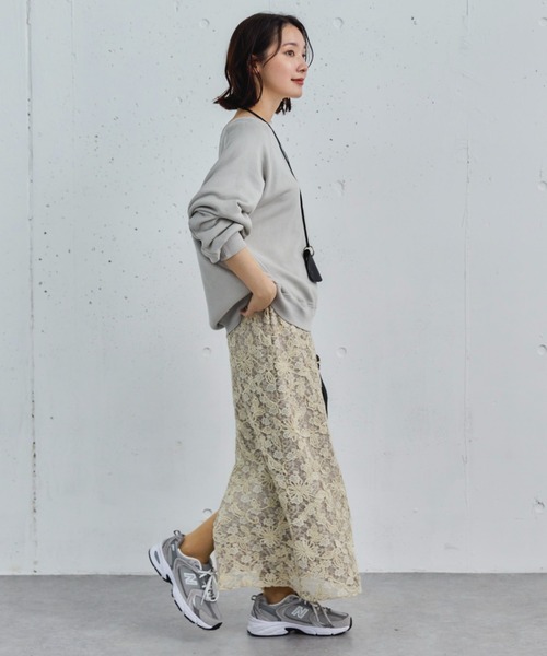 Doux archives（ドゥアルシーヴ）の「ピグメント裏毛プルオーバー（スウェット・レディース・チャコールグレー/グレイッシュベージュ/ブラウン・38）」の10枚目の写真