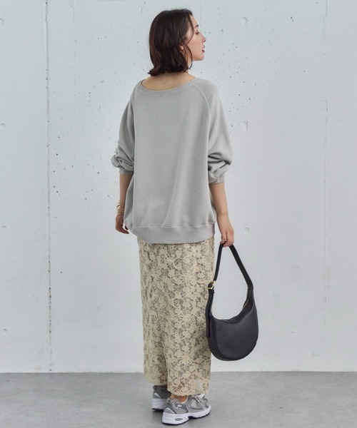 Doux archives（ドゥアルシーヴ）の「ピグメント裏毛プルオーバー（スウェット・レディース・チャコールグレー/グレイッシュベージュ/ブラウン・38）」の11枚目の写真