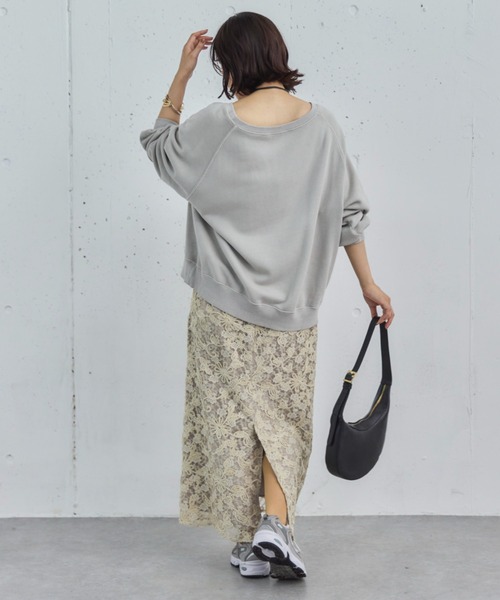 Doux archives（ドゥアルシーヴ）の「ピグメント裏毛プルオーバー（スウェット・レディース・チャコールグレー/グレイッシュベージュ/ブラウン・38）」の12枚目の写真