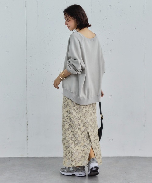 Doux archives（ドゥアルシーヴ）の「ピグメント裏毛プルオーバー（スウェット・レディース・チャコールグレー/グレイッシュベージュ/ブラウン・38）」の13枚目の写真