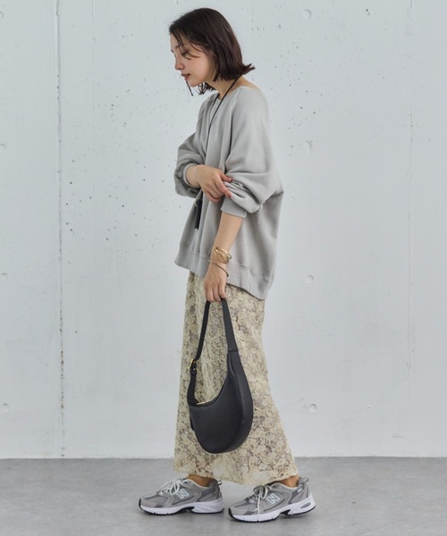 Doux archives（ドゥアルシーヴ）の「ピグメント裏毛プルオーバー（スウェット・レディース・チャコールグレー/グレイッシュベージュ/ブラウン・38）」の15枚目の写真