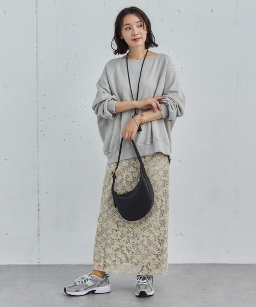 Doux archives（ドゥアルシーヴ）の「ピグメント裏毛プルオーバー（スウェット・レディース・チャコールグレー/グレイッシュベージュ/ブラウン・38）」の16枚目の写真