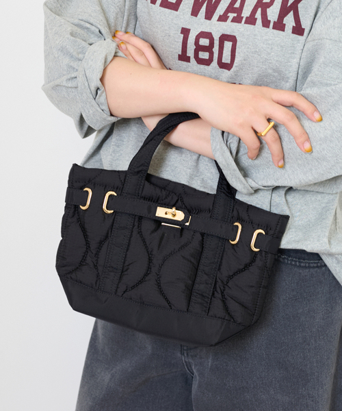 JOURNAL STANDARD relume(ジャーナルスタンダード レリューム)の「別注【TRIFFER/トリファー】キルティングミニトートバッグ(トートバッグ・レディース・ブラック/ベージュ・FREE)」の2枚目の写真