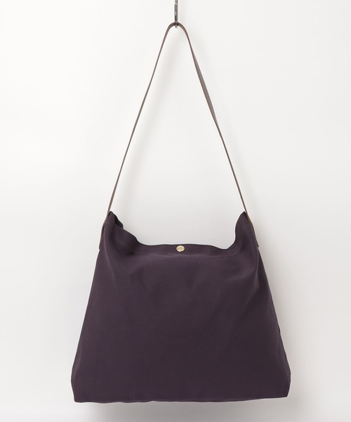 IL BISONTE（イルビゾンテ）の「IL BISONTE /  TC LEATHER / ショルダーバッグ / 2025 AUTUMN WINTER（ショルダーバッグ・レディース・ブラウン系その他/ブラック系その他2/オリーブ/ブラック/ブラウン系その他5/ブラウン系その他4/ブラウン系その他2/ネイビー系/ブラック系その他/ブラウン系その他3/レッド系その他/グリーン系その他/ブルー系その他/ネイビー・FREE）」の13枚目の写真