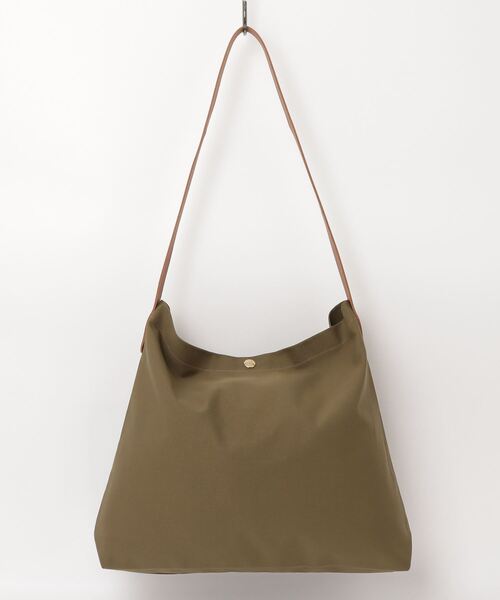 IL BISONTE（イルビゾンテ）の「IL BISONTE /  TC LEATHER / ショルダーバッグ / 2025 AUTUMN WINTER（ショルダーバッグ・レディース・ブラウン系その他/ブラック系その他2/オリーブ/ブラック/ブラウン系その他5/ブラウン系その他4/ブラウン系その他2/ネイビー系/ブラック系その他/ブラウン系その他3/レッド系その他/グリーン系その他/ブルー系その他/ネイビー・FREE）」の10枚目の写真