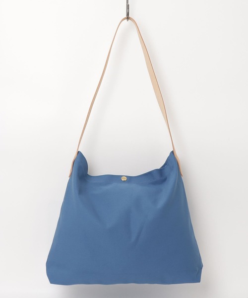 IL BISONTE（イルビゾンテ）の「IL BISONTE /  TC LEATHER / ショルダーバッグ / 2025 AUTUMN WINTER（ショルダーバッグ・レディース・ブラウン系その他/ブラック系その他2/オリーブ/ブラック/ブラウン系その他5/ブラウン系その他4/ブラウン系その他2/ネイビー系/ブラック系その他/ブラウン系その他3/レッド系その他/グリーン系その他/ブルー系その他/ネイビー・FREE）」の12枚目の写真