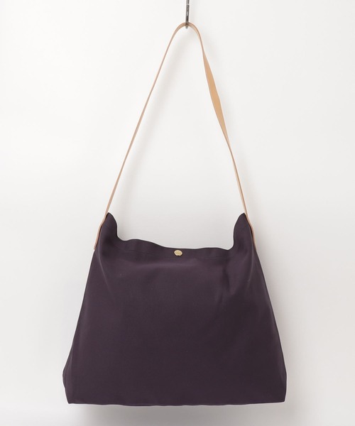 IL BISONTE（イルビゾンテ）の「IL BISONTE /  TC LEATHER / ショルダーバッグ / 2025 AUTUMN WINTER（ショルダーバッグ・レディース・ブラウン系その他/ブラック系その他2/オリーブ/ブラック/ブラウン系その他5/ブラウン系その他4/ブラウン系その他2/ネイビー系/ブラック系その他/ブラウン系その他3/レッド系その他/グリーン系その他/ブルー系その他/ネイビー・FREE）」の11枚目の写真