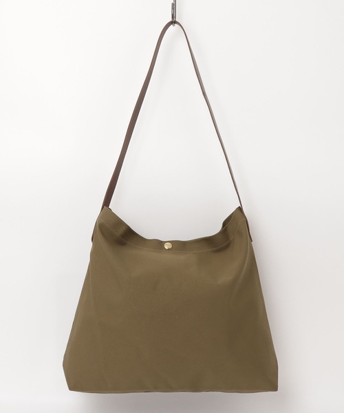 IL BISONTE（イルビゾンテ）の「IL BISONTE /  TC LEATHER / ショルダーバッグ / 2025 AUTUMN WINTER（ショルダーバッグ・レディース・ブラウン系その他/ブラック系その他2/オリーブ/ブラック/ブラウン系その他5/ブラウン系その他4/ブラウン系その他2/ネイビー系/ブラック系その他/ブラウン系その他3/レッド系その他/グリーン系その他/ブルー系その他/ネイビー・FREE）」の9枚目の写真