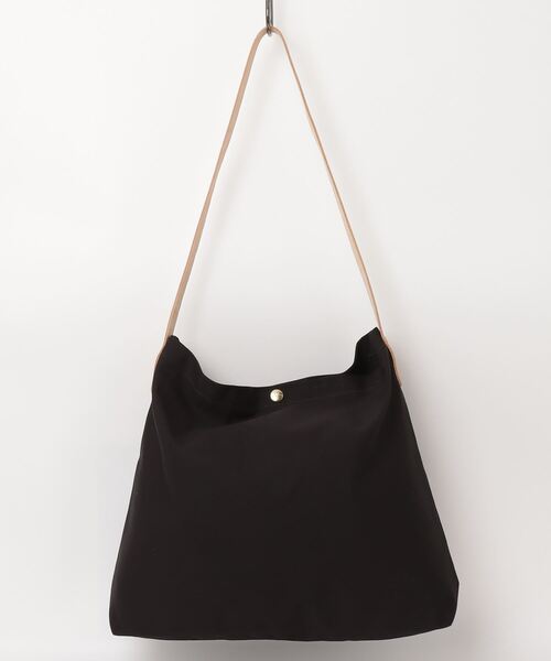 IL BISONTE（イルビゾンテ）の「IL BISONTE /  TC LEATHER / ショルダーバッグ / 2025 AUTUMN WINTER（ショルダーバッグ・レディース・ブラウン系その他/ブラック系その他2/オリーブ/ブラック/ブラウン系その他5/ブラウン系その他4/ブラウン系その他2/ネイビー系/ブラック系その他/ブラウン系その他3/レッド系その他/グリーン系その他/ブルー系その他/ネイビー・FREE）」の4枚目の写真