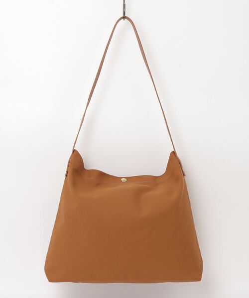 IL BISONTE（イルビゾンテ）の「IL BISONTE /  TC LEATHER / ショルダーバッグ / 2025 AUTUMN WINTER（ショルダーバッグ・レディース・ブラウン系その他/ブラック系その他2/オリーブ/ブラック/ブラウン系その他5/ブラウン系その他4/ブラウン系その他2/ネイビー系/ブラック系その他/ブラウン系その他3/レッド系その他/グリーン系その他/ブルー系その他/ネイビー・FREE）」の6枚目の写真