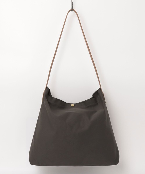 IL BISONTE（イルビゾンテ）の「IL BISONTE /  TC LEATHER / ショルダーバッグ / 2025 AUTUMN WINTER（ショルダーバッグ・レディース・ブラウン系その他/ブラック系その他2/オリーブ/ブラック/ブラウン系その他5/ブラウン系その他4/ブラウン系その他2/ネイビー系/ブラック系その他/ブラウン系その他3/レッド系その他/グリーン系その他/ブルー系その他/ネイビー・FREE）」の8枚目の写真