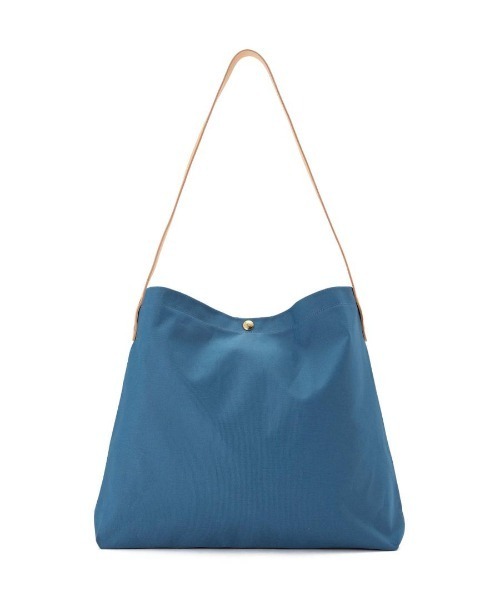 IL BISONTE（イルビゾンテ）の「IL BISONTE /  TC LEATHER / ショルダーバッグ / 2025 AUTUMN WINTER（ショルダーバッグ・レディース・ブラウン系その他/ブラック系その他2/オリーブ/ブラック/ブラウン系その他5/ブラウン系その他4/ブラウン系その他2/ネイビー系/ブラック系その他/ブラウン系その他3/レッド系その他/グリーン系その他/ブルー系その他/ネイビー・FREE）」の16枚目の写真