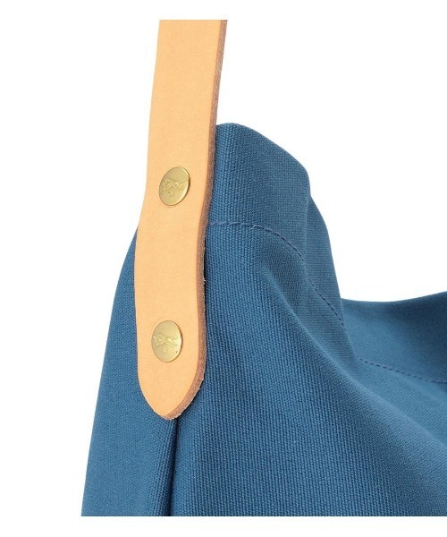 IL BISONTE（イルビゾンテ）の「IL BISONTE /  TC LEATHER / ショルダーバッグ / 2025 AUTUMN WINTER（ショルダーバッグ・レディース・ブラウン系その他/ブラック系その他2/オリーブ/ブラック/ブラウン系その他5/ブラウン系その他4/ブラウン系その他2/ネイビー系/ブラック系その他/ブラウン系その他3/レッド系その他/グリーン系その他/ブルー系その他/ネイビー・FREE）」の17枚目の写真