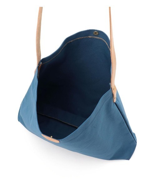 IL BISONTE（イルビゾンテ）の「IL BISONTE /  TC LEATHER / ショルダーバッグ / 2025 AUTUMN WINTER（ショルダーバッグ・レディース・ブラウン系その他/ブラック系その他2/オリーブ/ブラック/ブラウン系その他5/ブラウン系その他4/ブラウン系その他2/ネイビー系/ブラック系その他/ブラウン系その他3/レッド系その他/グリーン系その他/ブルー系その他/ネイビー・FREE）」の19枚目の写真