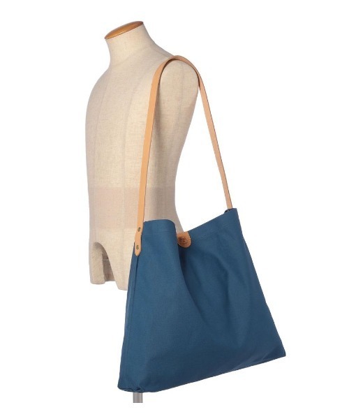 IL BISONTE（イルビゾンテ）の「IL BISONTE /  TC LEATHER / ショルダーバッグ / 2025 AUTUMN WINTER（ショルダーバッグ・レディース・ブラウン系その他/ブラック系その他2/オリーブ/ブラック/ブラウン系その他5/ブラウン系その他4/ブラウン系その他2/ネイビー系/ブラック系その他/ブラウン系その他3/レッド系その他/グリーン系その他/ブルー系その他/ネイビー・FREE）」の20枚目の写真