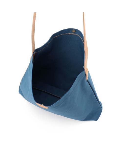 IL BISONTE（イルビゾンテ）の「IL BISONTE /  TC LEATHER / ショルダーバッグ / 2025 AUTUMN WINTER（ショルダーバッグ・レディース・ブラウン系その他/ブラック系その他2/オリーブ/ブラック/ブラウン系その他5/ブラウン系その他4/ブラウン系その他2/ネイビー系/ブラック系その他/ブラウン系その他3/レッド系その他/グリーン系その他/ブルー系その他/ネイビー・FREE）」の17枚目の写真
