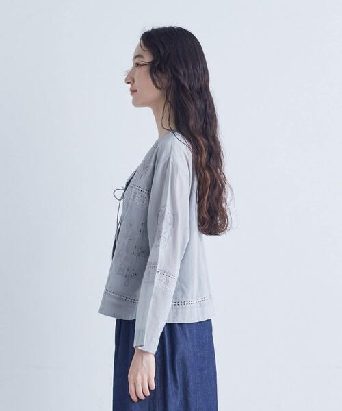 conges payes ADIEU TRISTESSE（コンジェ ペイエ アデュートリステス）の「パッチワーク刺繍ブラウス（シャツ/ブラウス・レディース・ライトグレー/チャコールグレー・38）」の16枚目の写真
