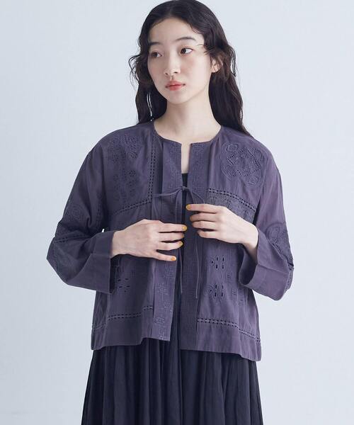 conges payes ADIEU TRISTESSE（コンジェ ペイエ アデュートリステス）の「パッチワーク刺繍ブラウス（シャツ/ブラウス・レディース・ライトグレー/チャコールグレー・38）」の11枚目の写真