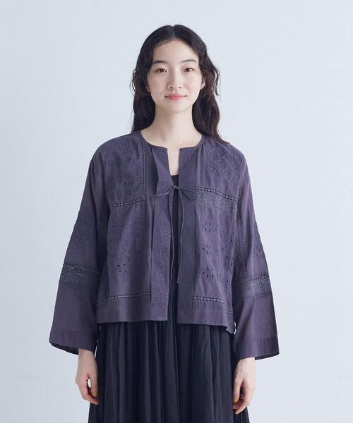 conges payes ADIEU TRISTESSE（コンジェ ペイエ アデュートリステス）の「パッチワーク刺繍ブラウス（シャツ/ブラウス・レディース・ライトグレー/チャコールグレー・38）」の10枚目の写真