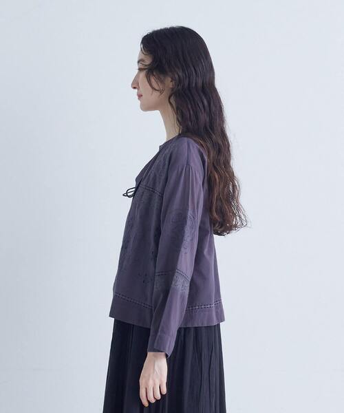 conges payes ADIEU TRISTESSE（コンジェ ペイエ アデュートリステス）の「パッチワーク刺繍ブラウス（シャツ/ブラウス・レディース・ライトグレー/チャコールグレー・38）」の9枚目の写真