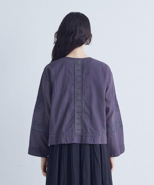 conges payes ADIEU TRISTESSE（コンジェ ペイエ アデュートリステス）の「パッチワーク刺繍ブラウス（シャツ/ブラウス・レディース・ライトグレー/チャコールグレー・38）」の8枚目の写真