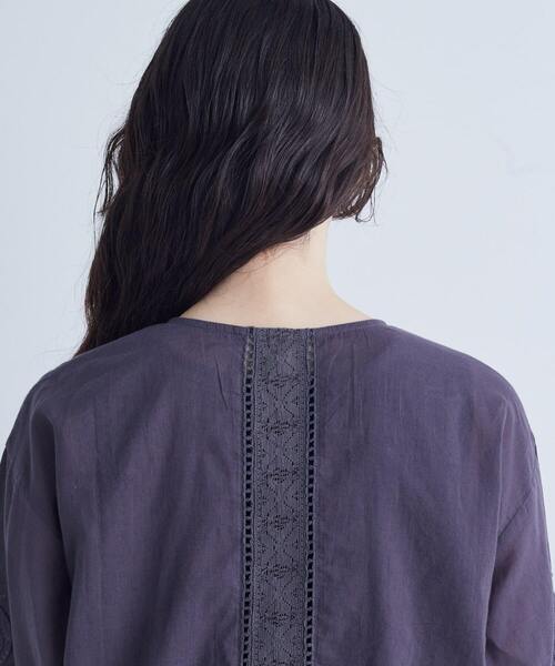 conges payes ADIEU TRISTESSE（コンジェ ペイエ アデュートリステス）の「パッチワーク刺繍ブラウス（シャツ/ブラウス・レディース・ライトグレー/チャコールグレー・38）」の6枚目の写真