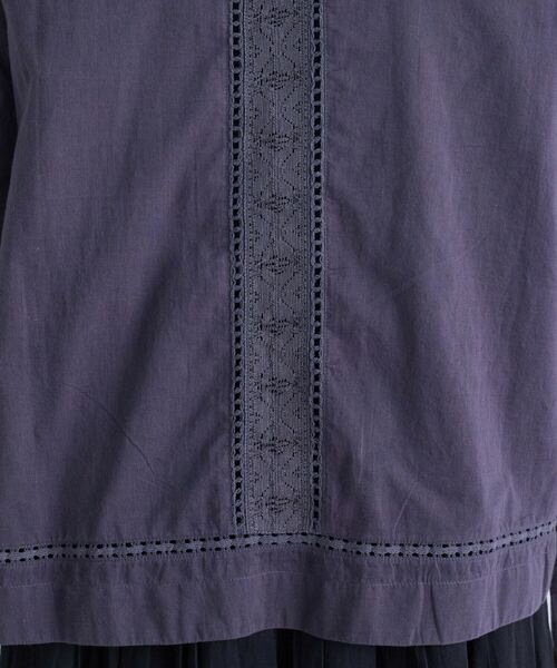 conges payes ADIEU TRISTESSE（コンジェ ペイエ アデュートリステス）の「パッチワーク刺繍ブラウス（シャツ/ブラウス・レディース・ライトグレー/チャコールグレー・38）」の3枚目の写真