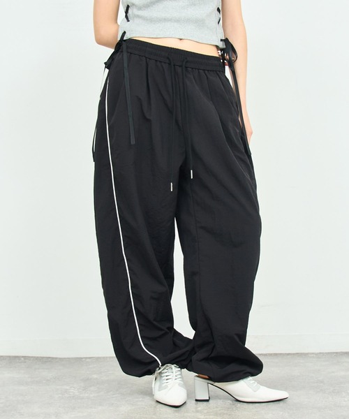 ANAP（アナップ）の「ウエスト ギャザー ライン ボリューム パンツ（その他パンツ・レディース・ブラック/カーキ・FREE）」の9枚目の写真