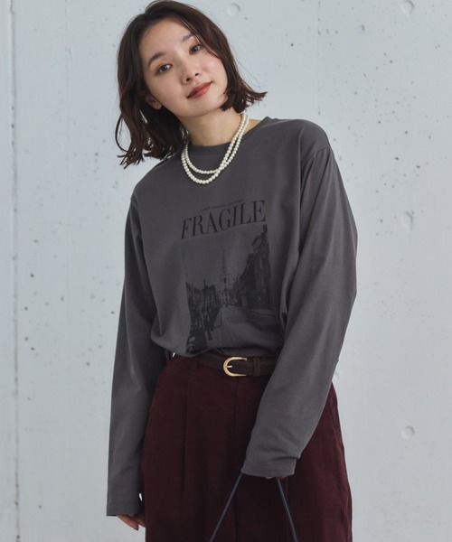 Doux archives（ドゥアルシーヴ）の「ＬｏｎｄｏｎプリントロンＴｅｅ（Tシャツ/カットソー・レディース・オフホワイト/ホワイト系その他/ベージュ/チャコールグレー・38）」の4枚目の写真