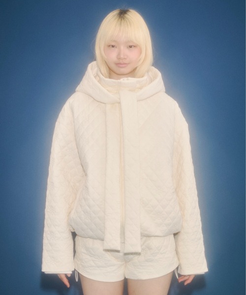 FEKETE(フェケテ)の「2way floral quilted jacket / 花柄キルティング2WAYブルゾン(その他アウター・レディース・アイボリー/イエロー/ブラウン・LARGE/MEDIUM/SMALL)」の5枚目の写真